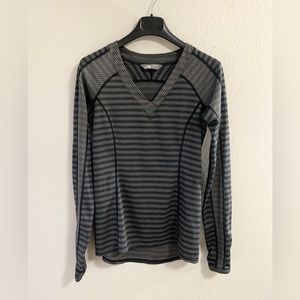 The North Face Womens Small Top V Neck L/S Striped Flash Dry outdoor performance